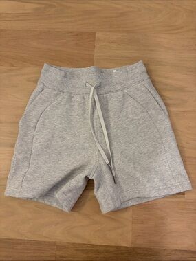 Lululemon Light Gray Short, 4, GUC, Pockets!!